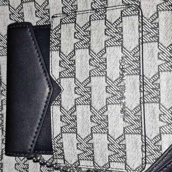 MICHAEL KORS WRISTLET🤩 - Picture 2 of 14